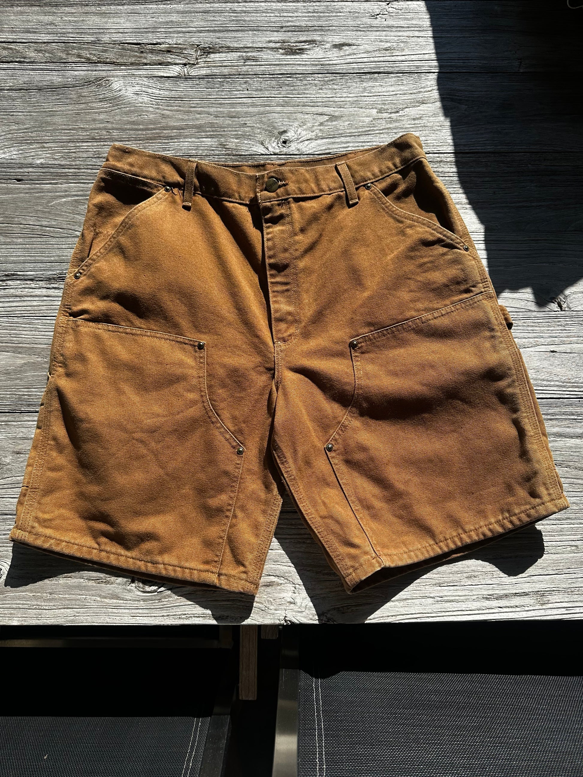 32 - Carhartt B80 BRN Shorts