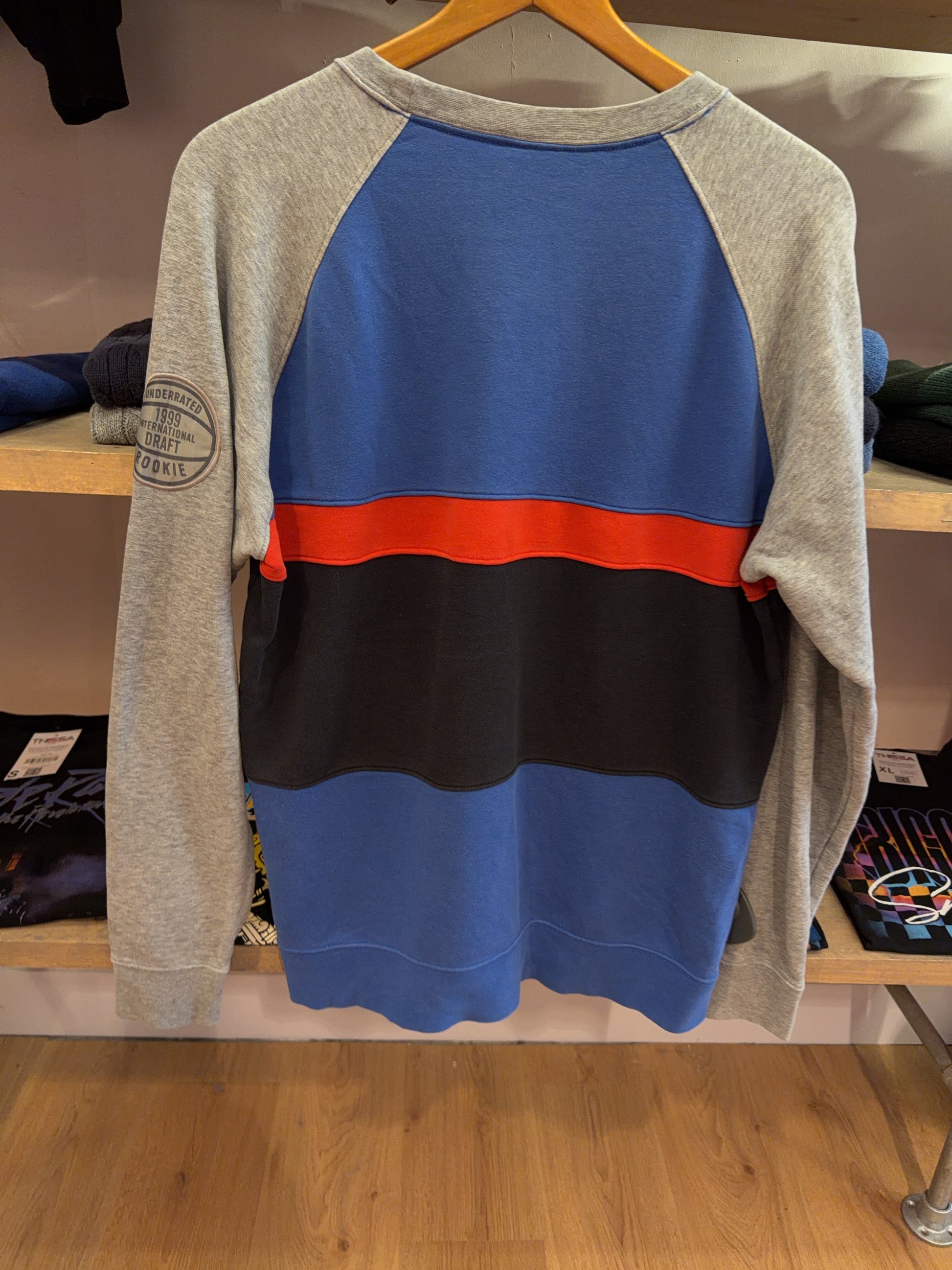 L - Vintage 2000's Nike Sweatshirt
