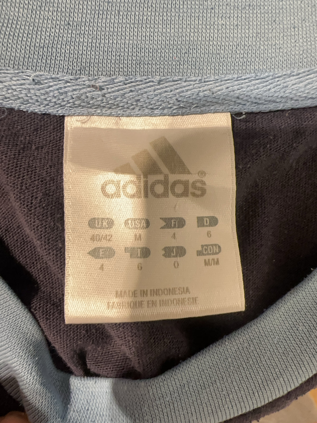 M - 2000's Adidas T-shirt