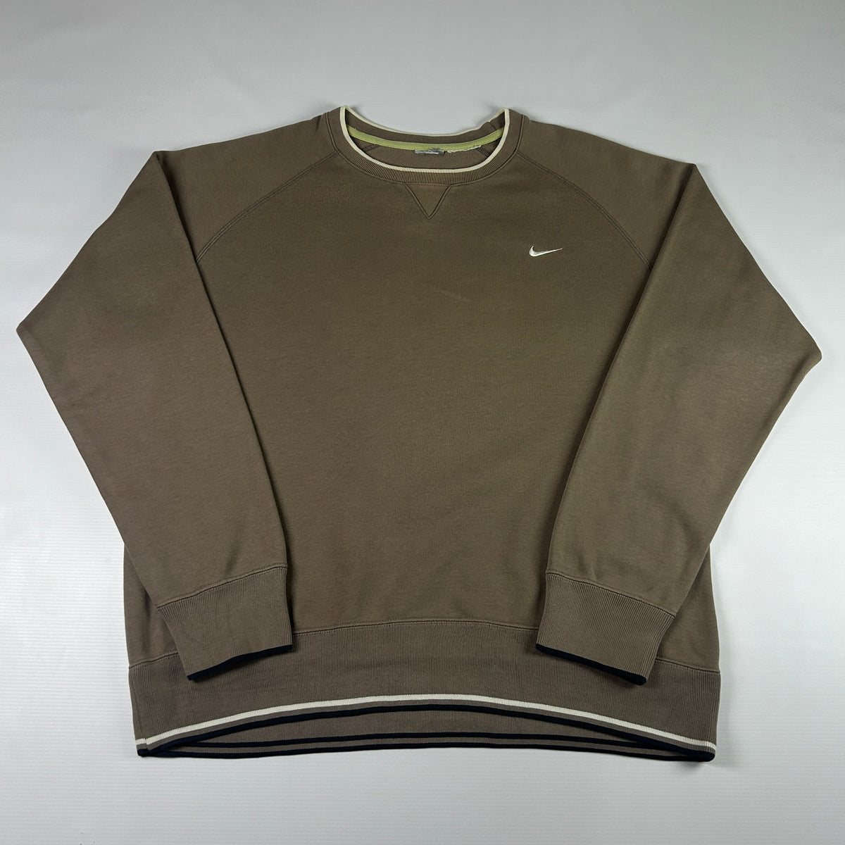 L - Vintage 2000's Nike Sweatshirt