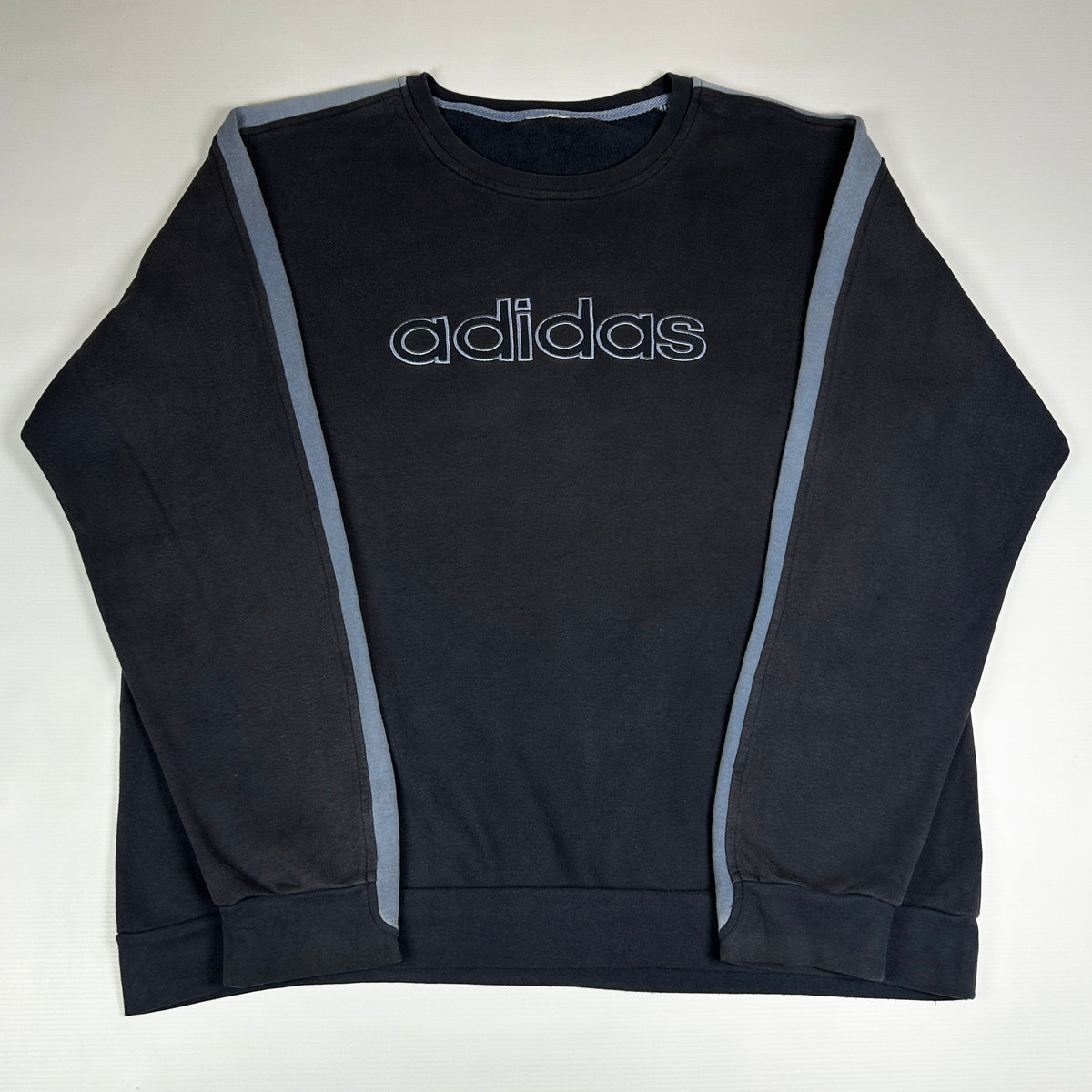 XL - Vintage 2000's Adidas Sweatshirt