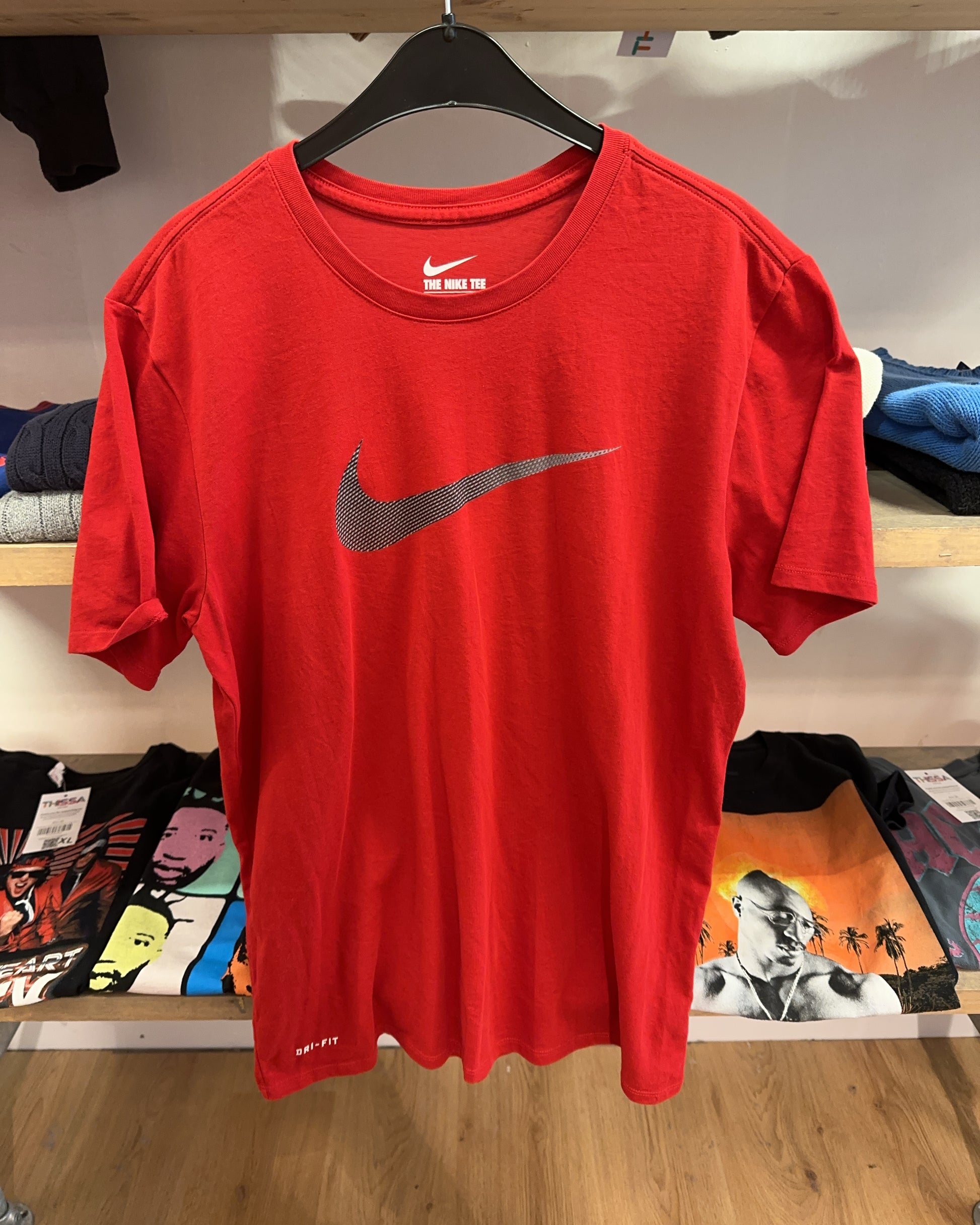 L - Nike T-shirt