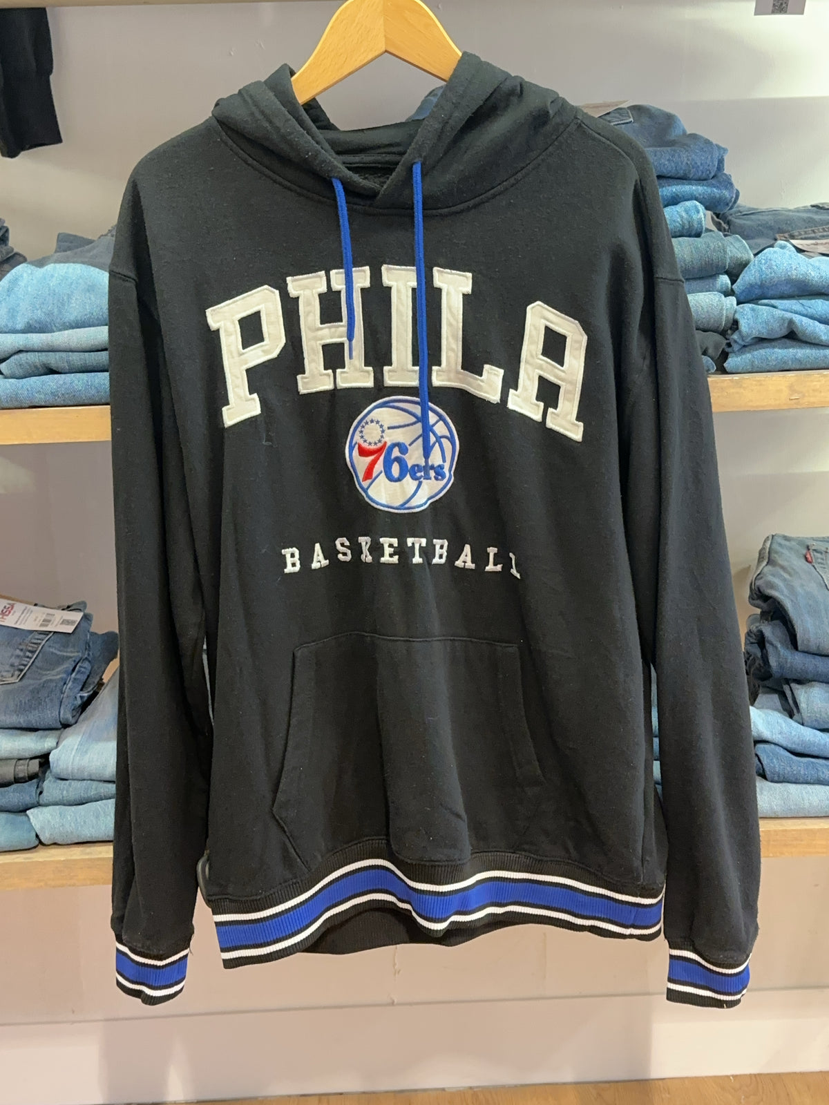 L - Philadelphia 76ers NBA Black Pullover Hoodie
