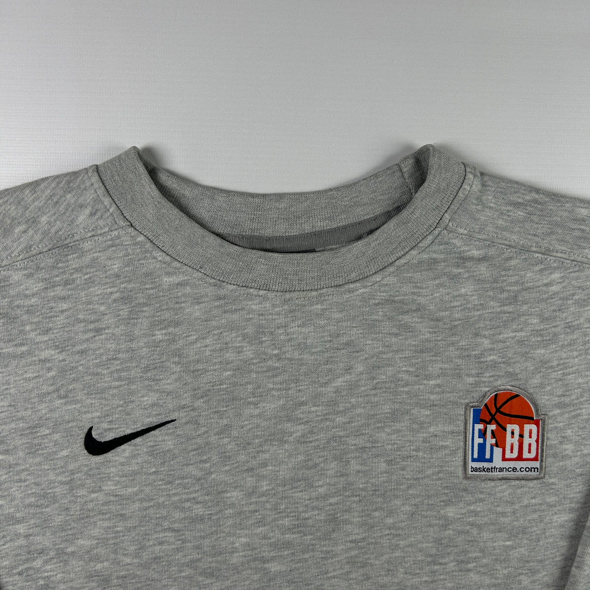 S - vintage 2010's Nike FFBB Gray Basketball Sweatshirt