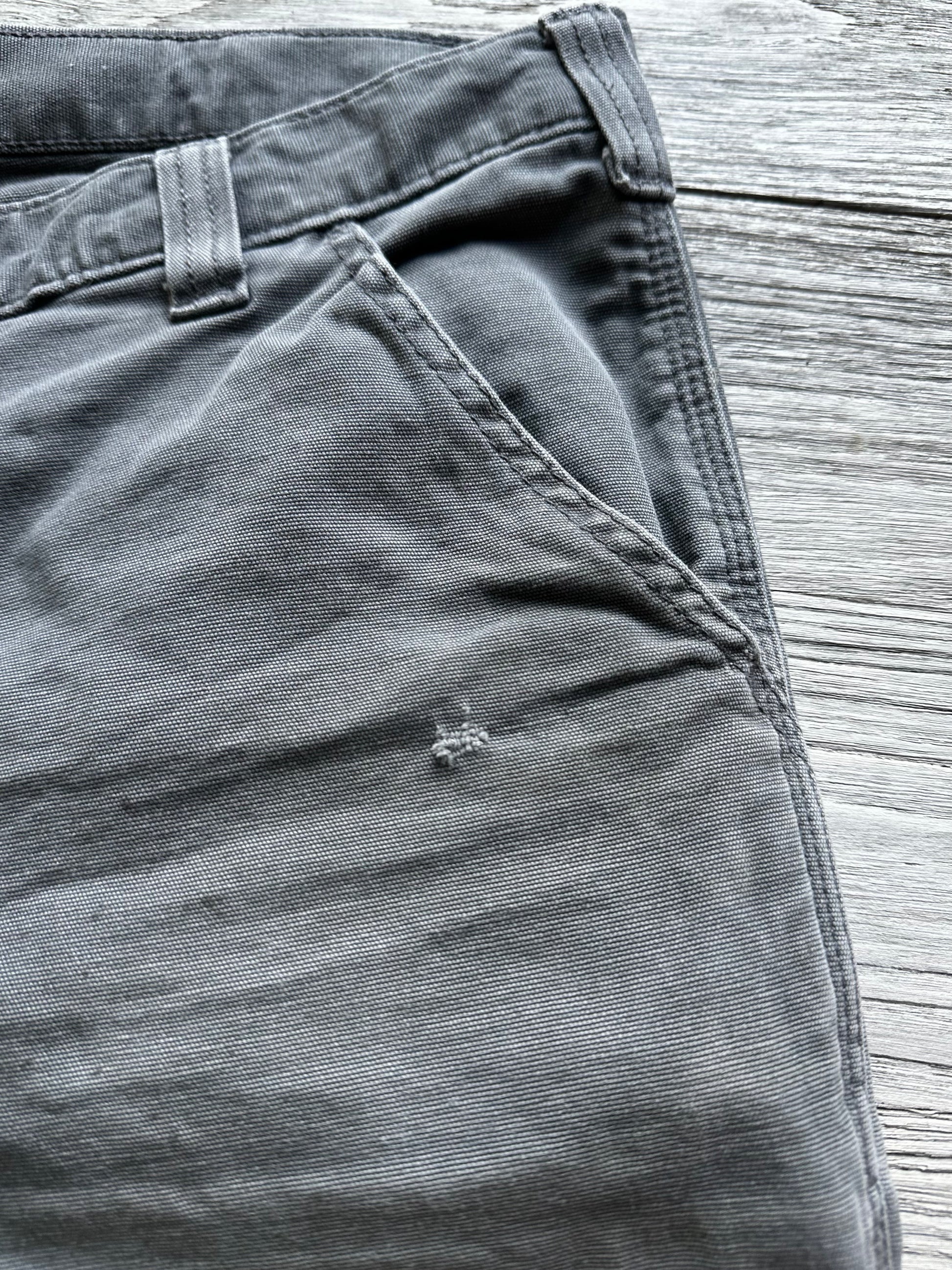 36 - Carhartt Shorts
