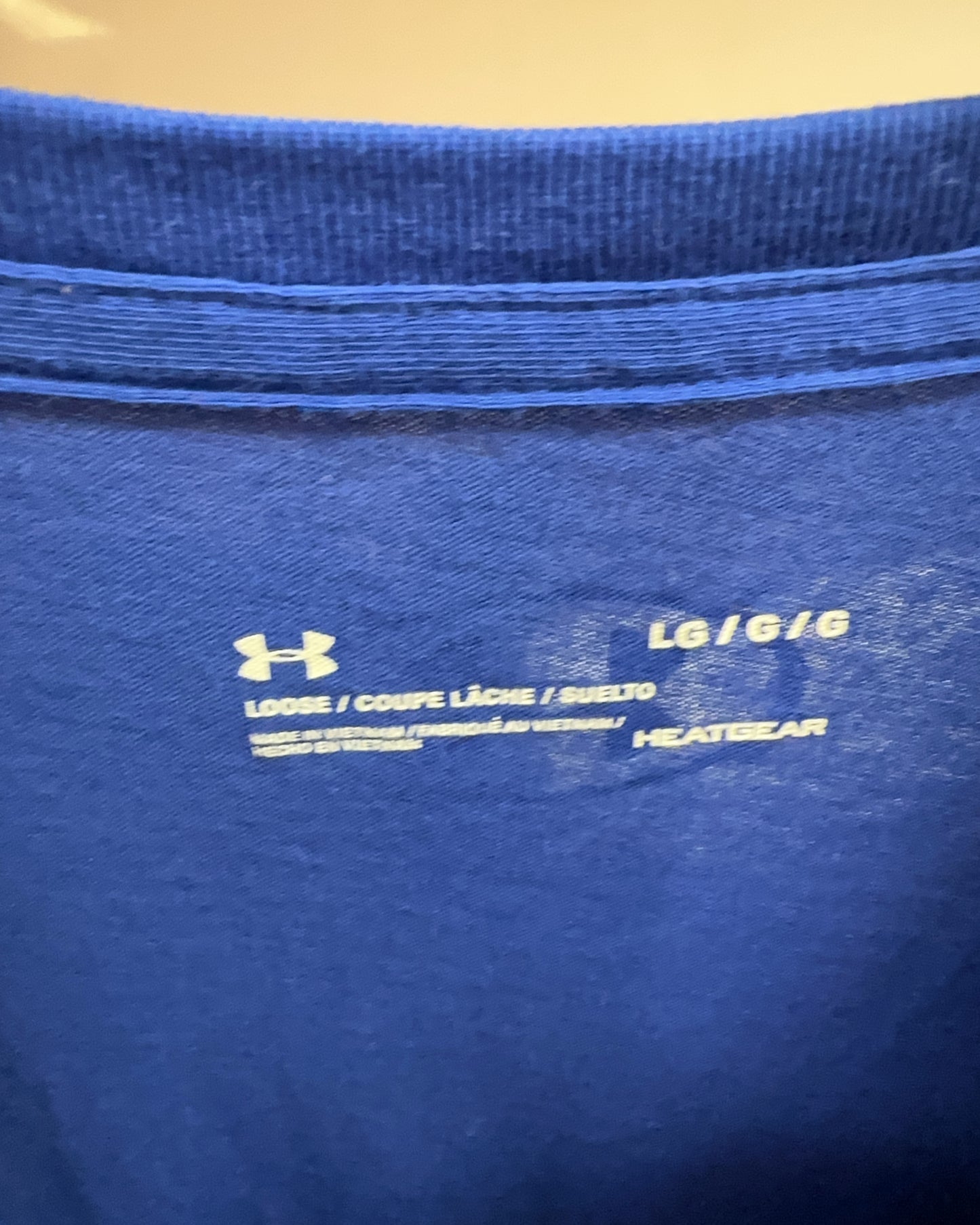 L - Under Armour T-shirt