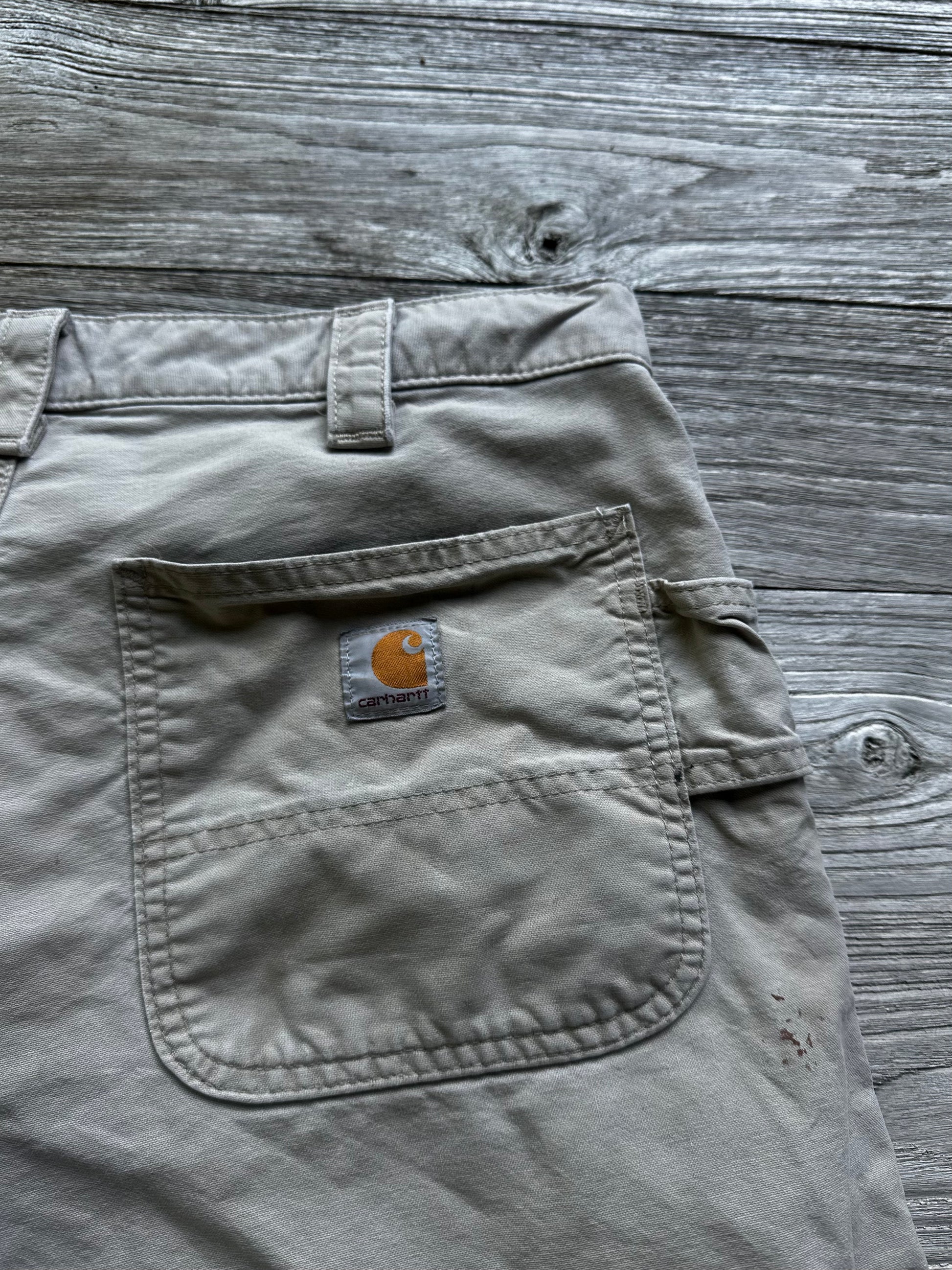 32 - Carhartt Shorts