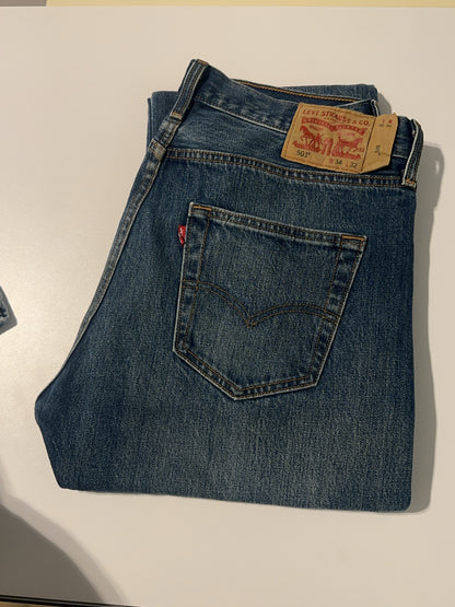 34 X 32 - Levi’s Jeans