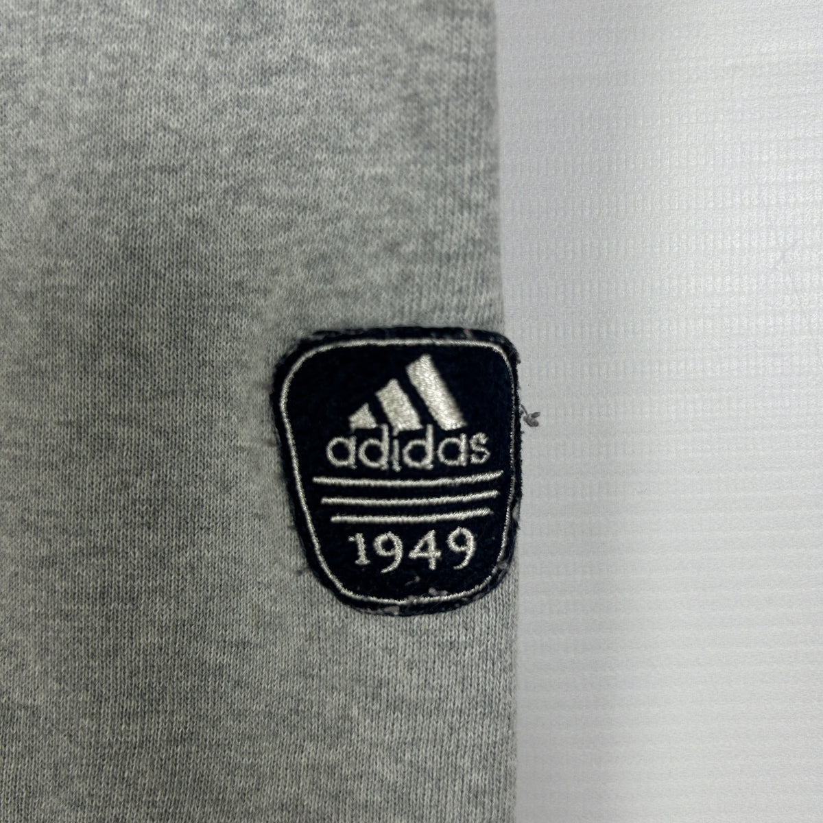 L - Vintage 2000's Adidas Sweatshirt