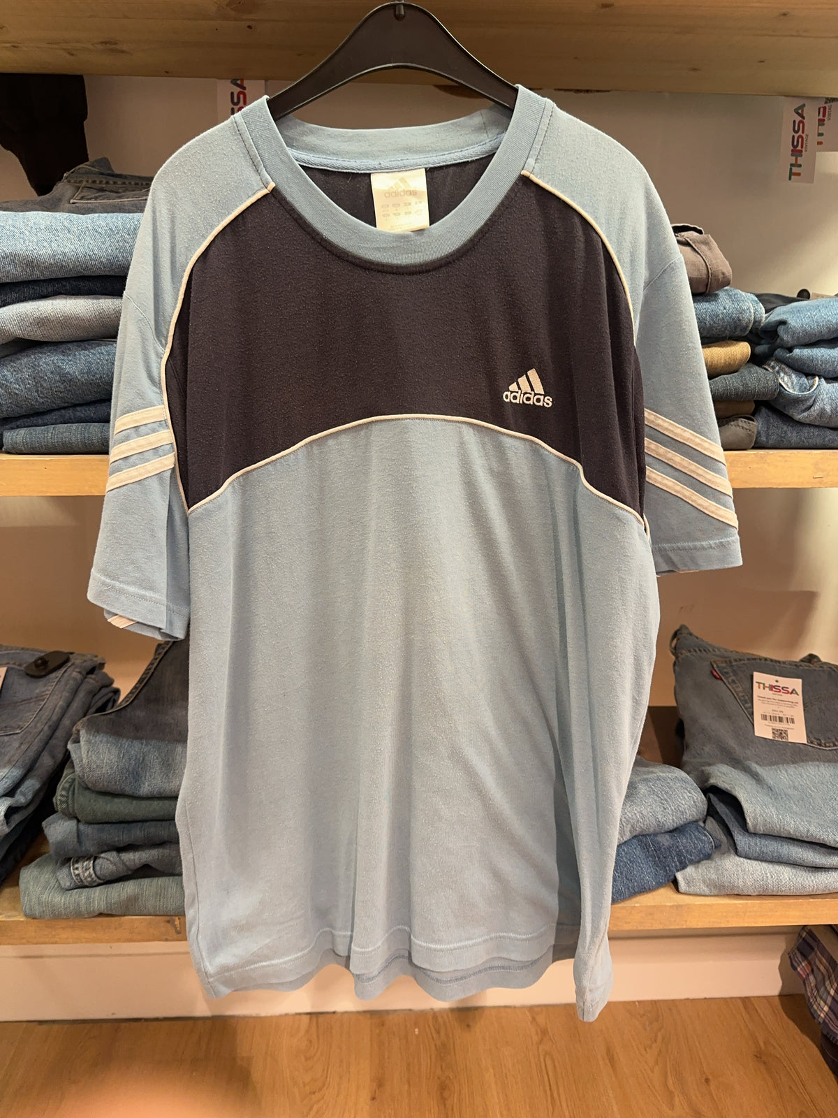 M - 2000's Adidas T-shirt