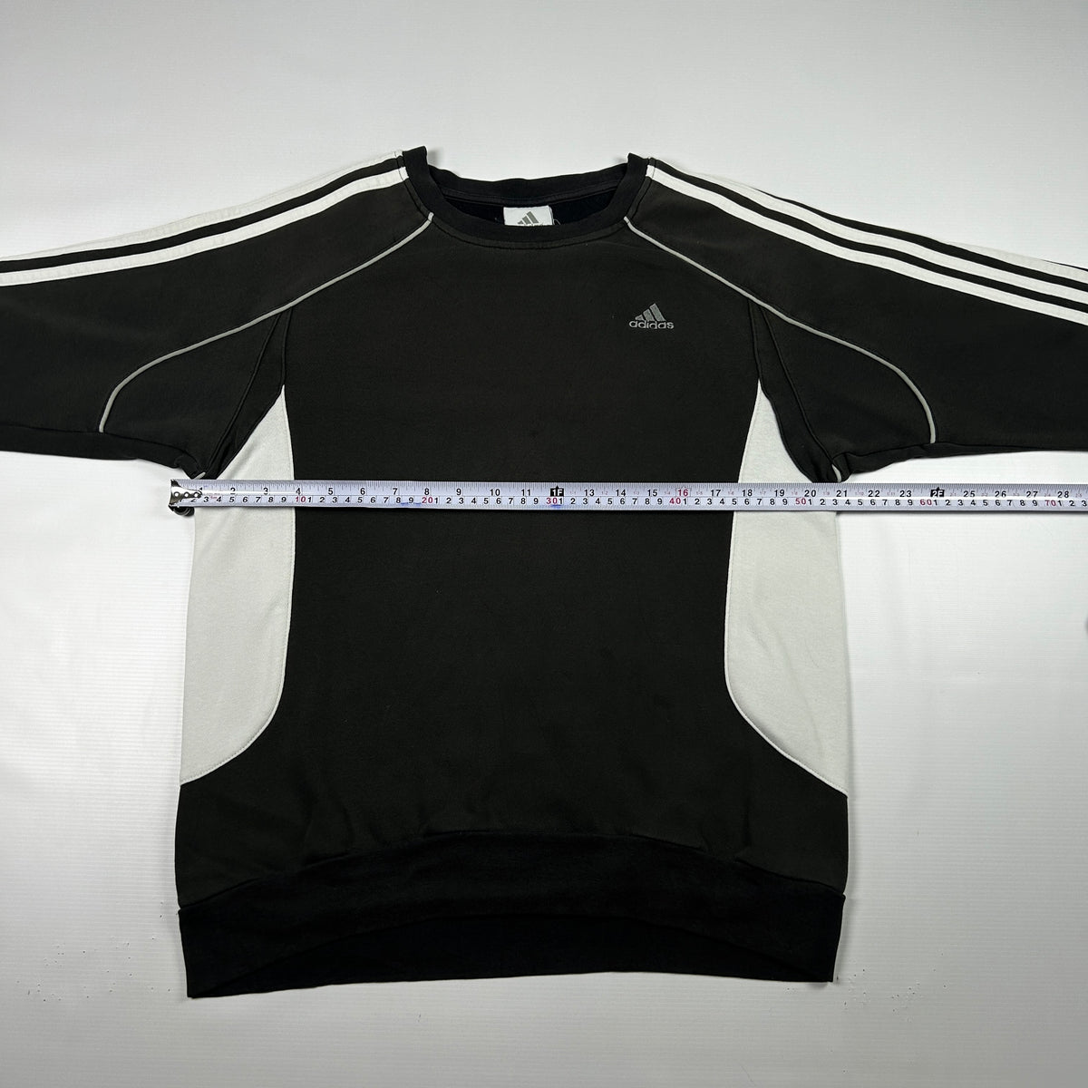 M - Vintage 2000's Adidas Sweatshirt