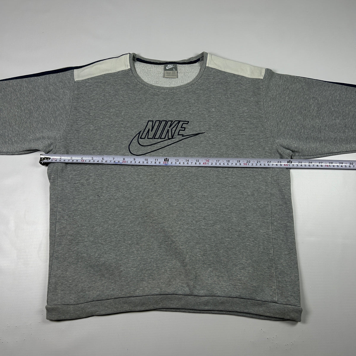 L - Vintage 2000's Nike Sweatshirt