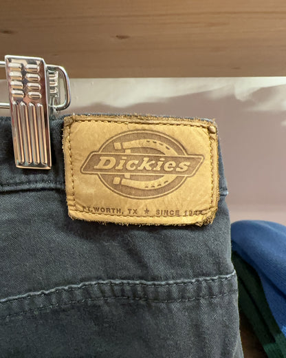36 - Dickies Shorts