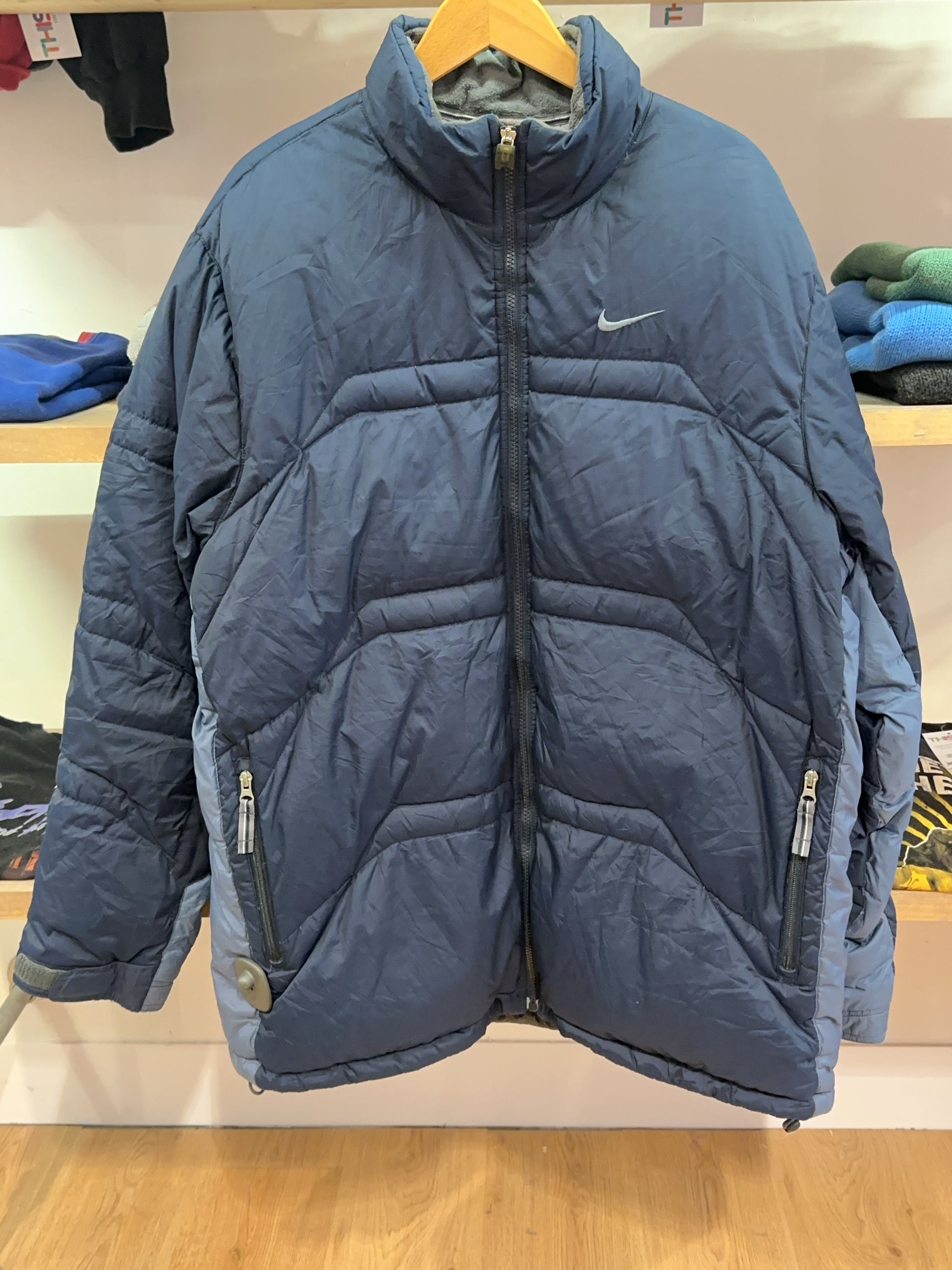 L - Nike Puffer Jacket