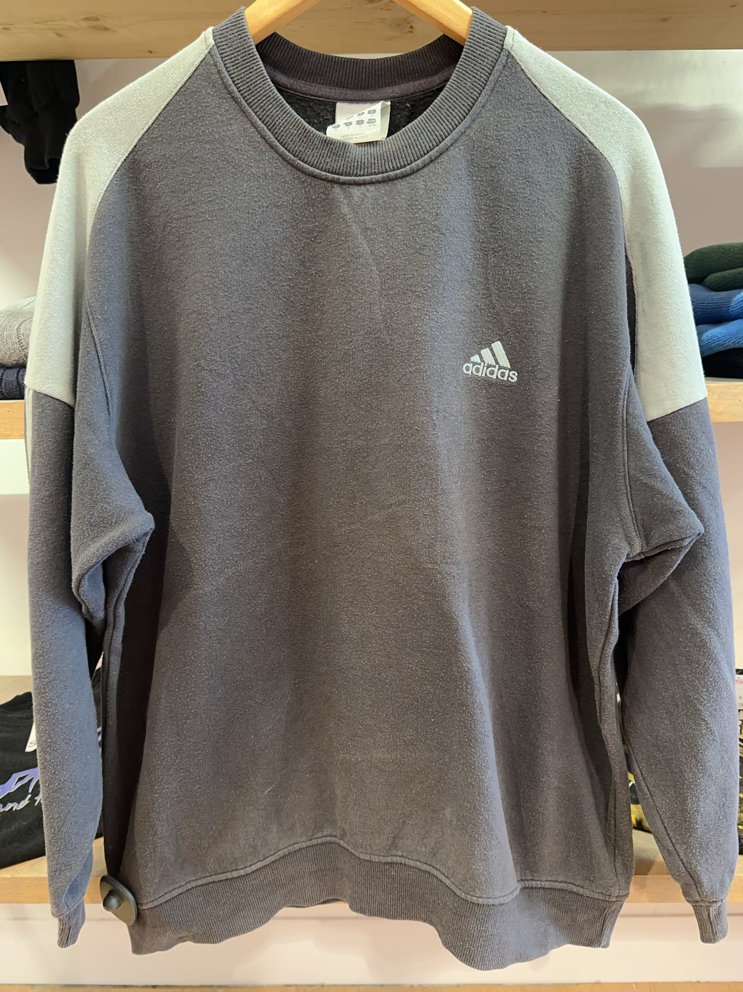M - Vintage 2000's Adidas Sweatshirt