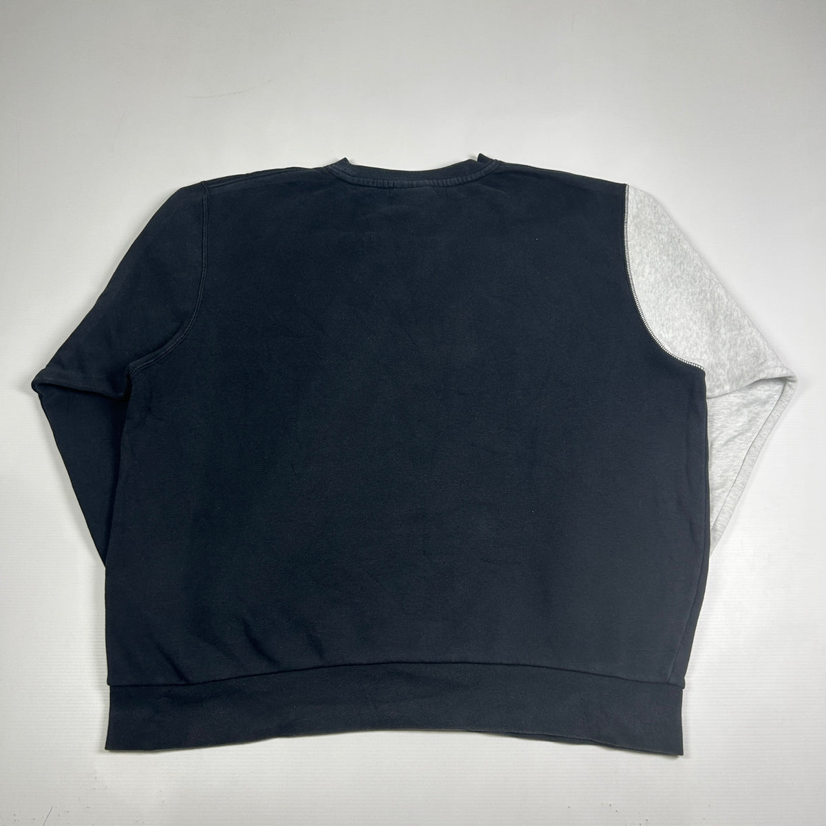 L - 2010's Nike NBA Milwaukee Bucks Crewneck Sweatshirt