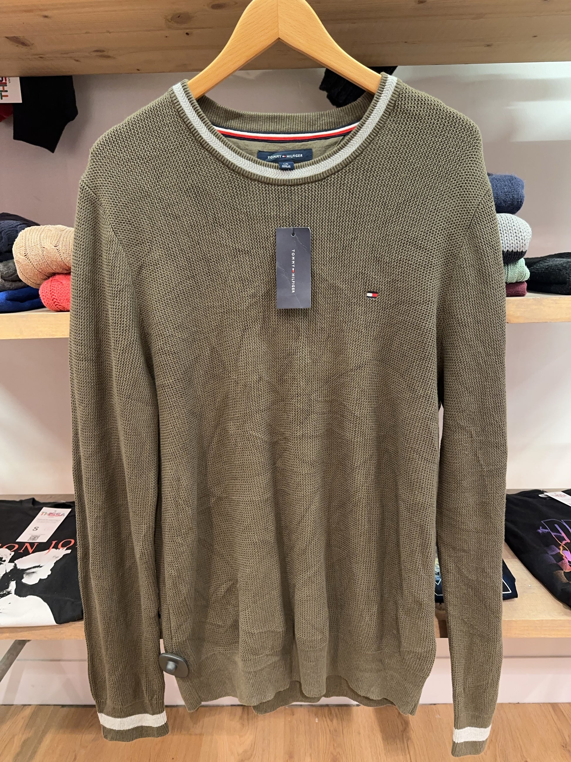 NEW Tommy Hilfiger Sweatshirt - L