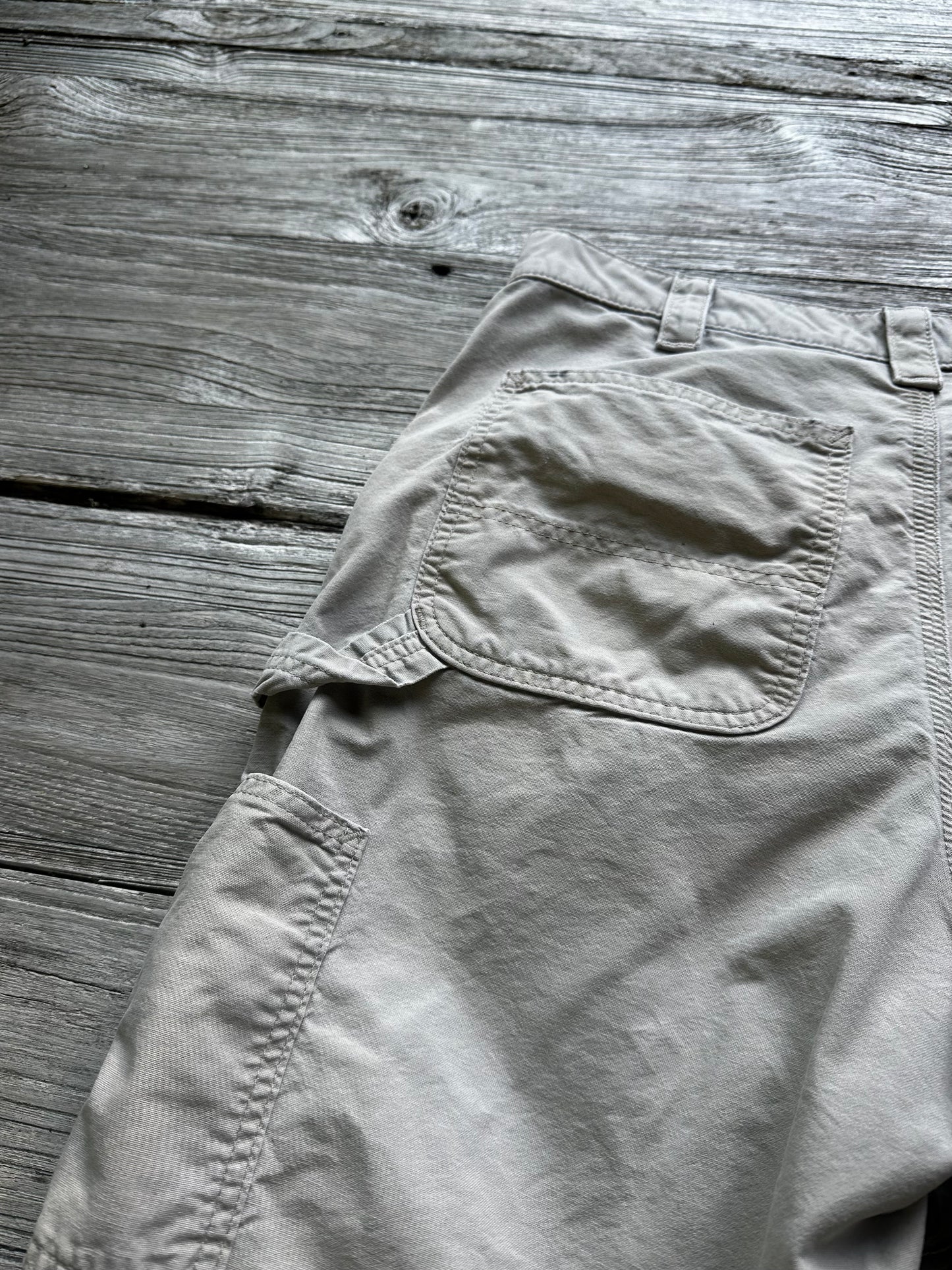 32 - Carhartt Shorts