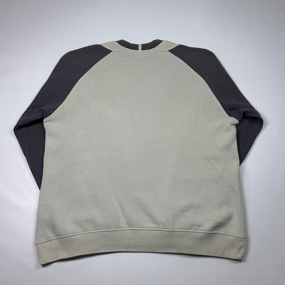 L - Vintage 2000's Adidas Sweatshirt