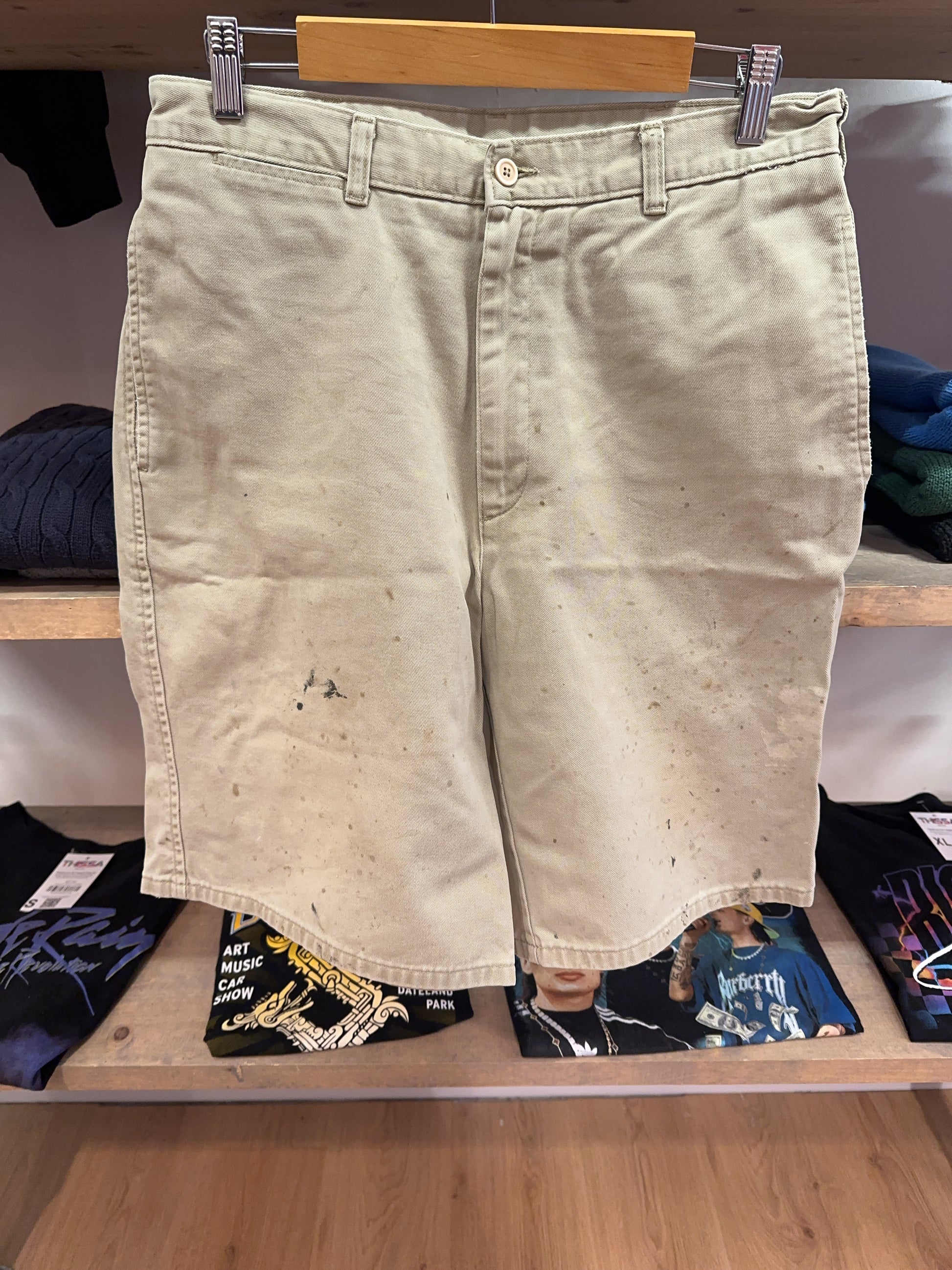 32 - Carhartt Shorts