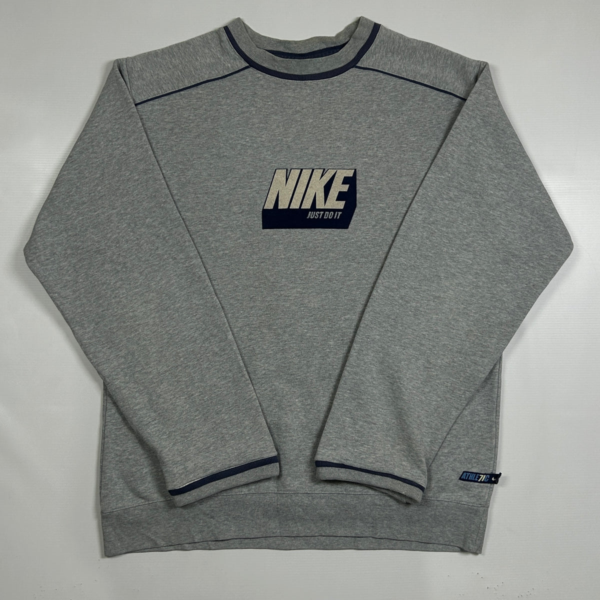 M - Vintage 2000's Nike Sweatshirt