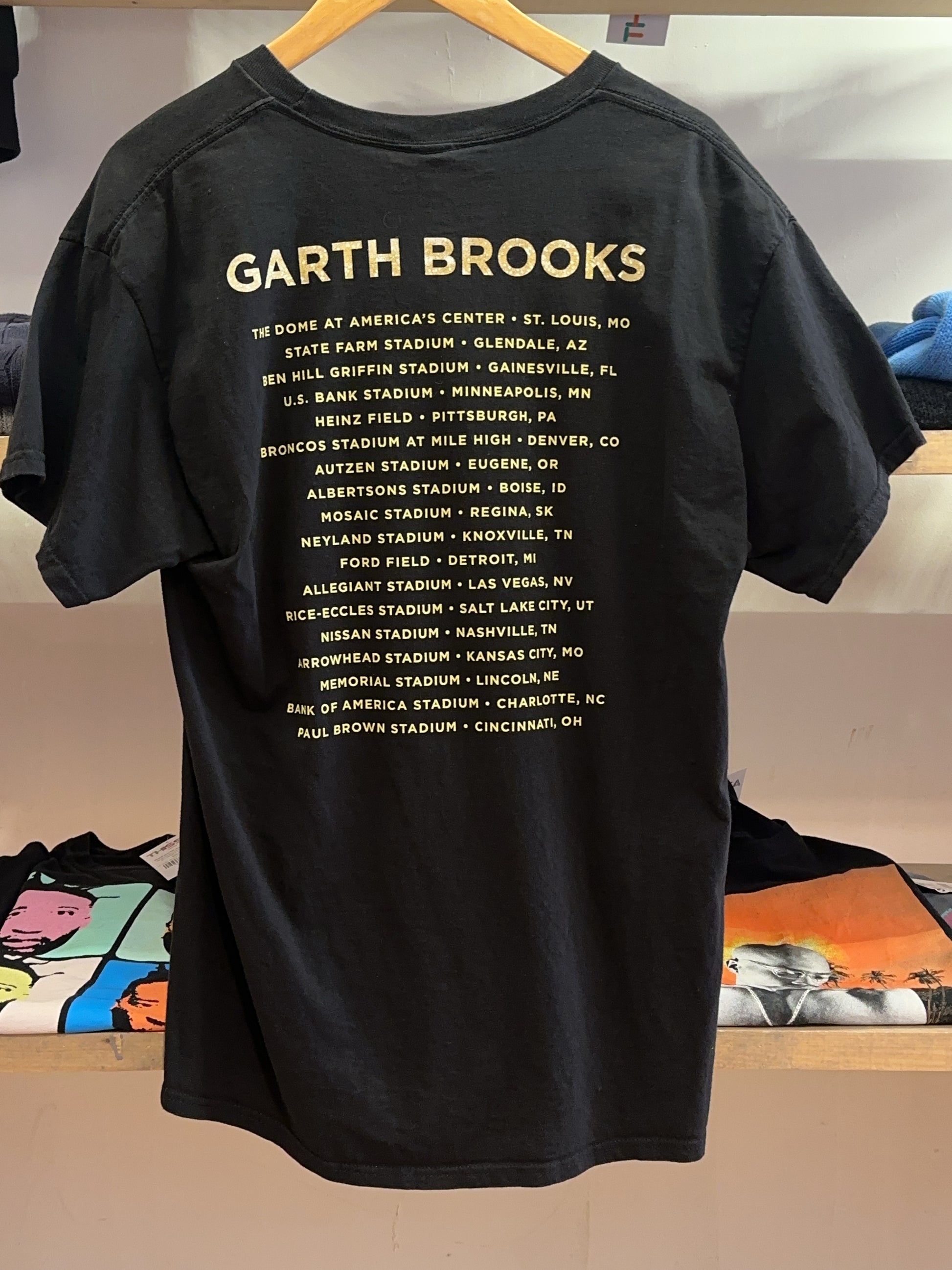 L - Garth Brooks Stadium Tour Band T-shirt