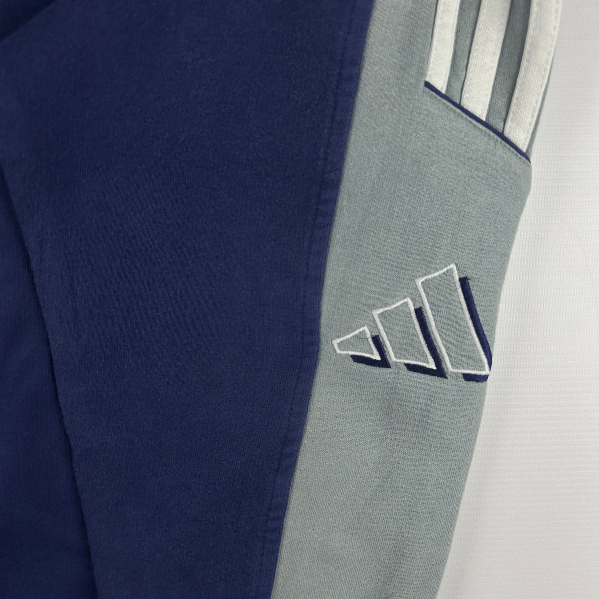 XL - Vintage 2000's Adidas Sweatshirt