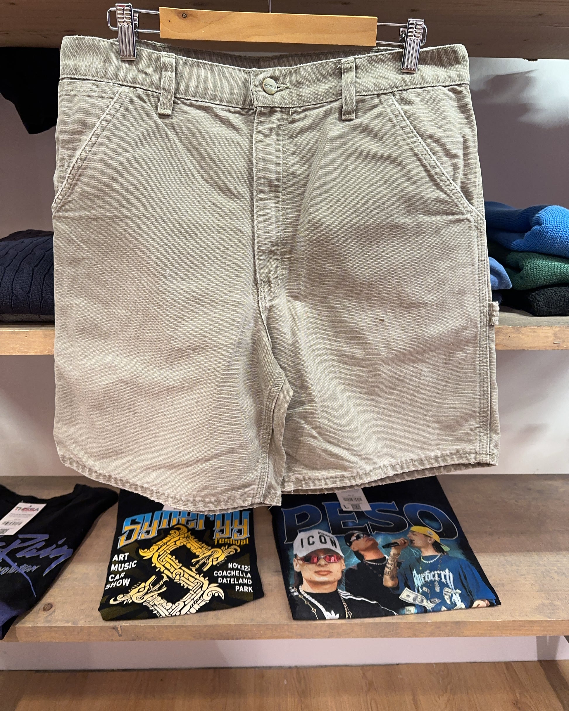 32 - Carhartt Shorts