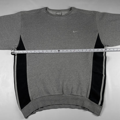 L - Vintage 2000's Nike Sweatshirt