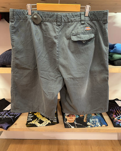 42 - Dickies Shorts Broken Zipper