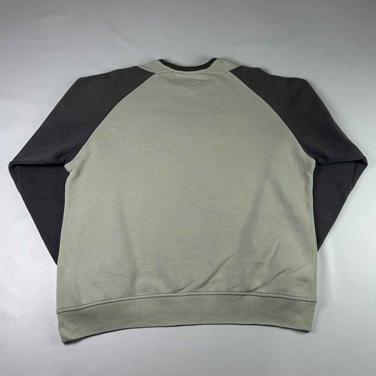 M - Vintage 2000's Adidas Sweatshirt