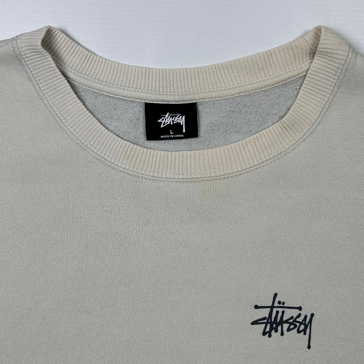 L - Stüssy 2000's Beige Crewneck Sweatshirt