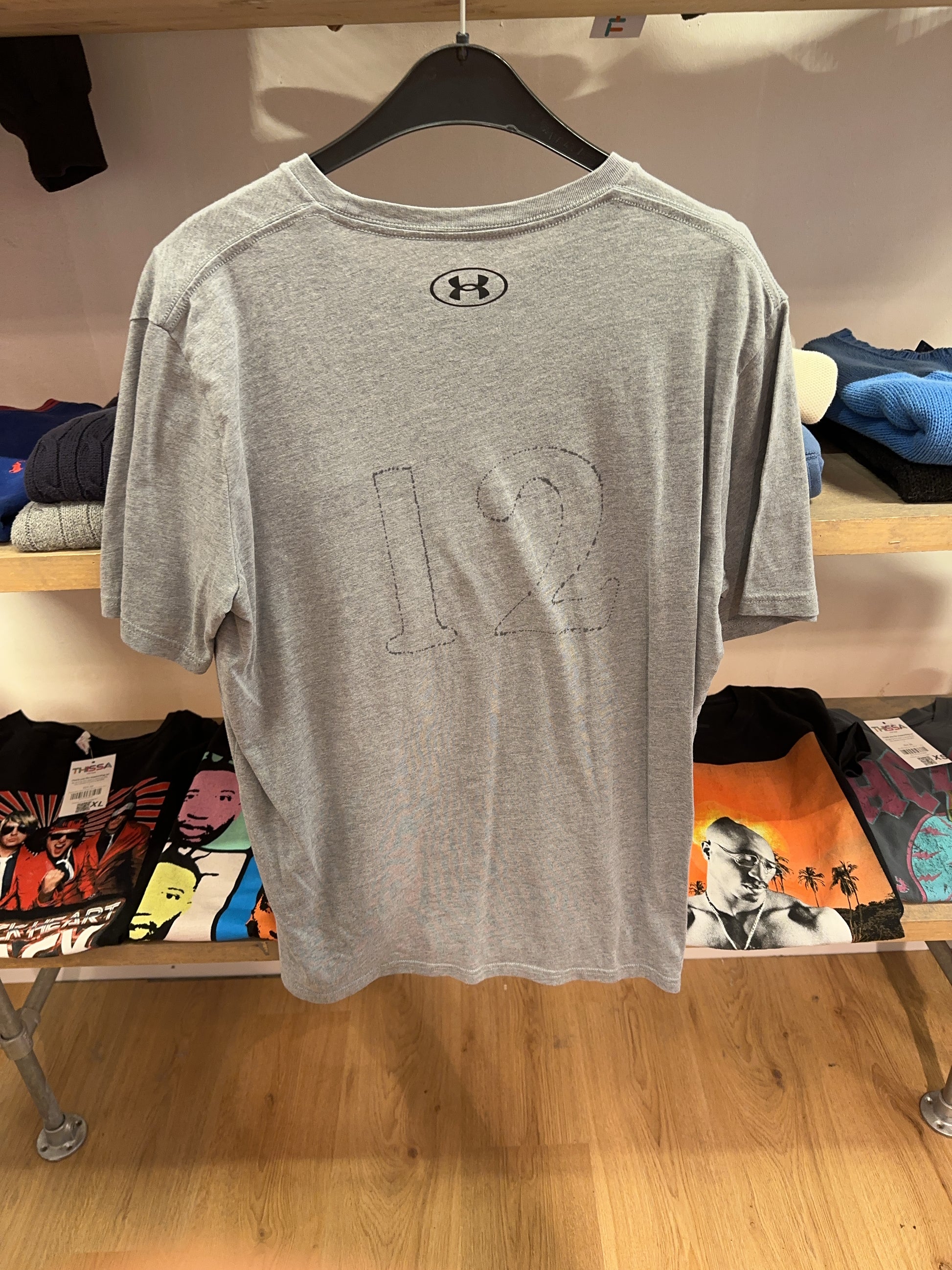 L - Under Armour T-shirt