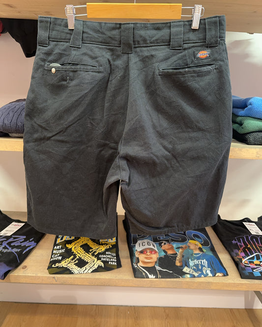 36 - Dickies Shorts