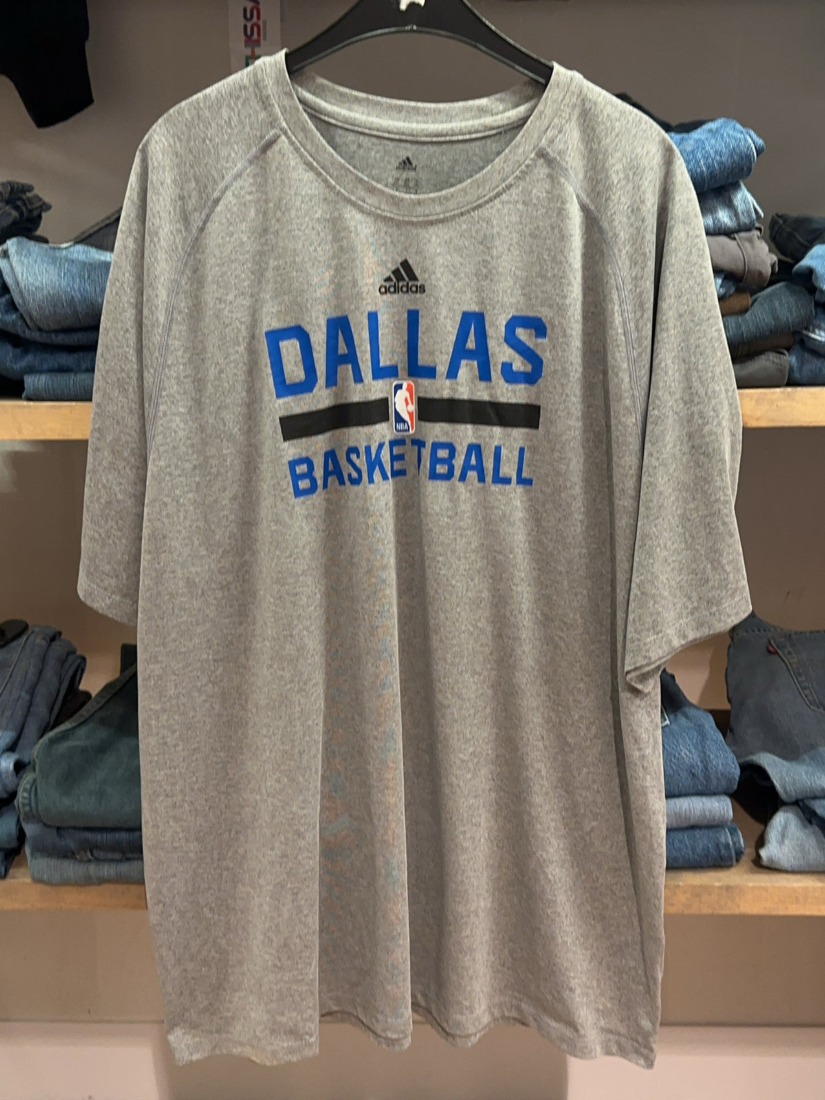 2XL - Adidas Dallas Basketball Graphic T-Shirt
