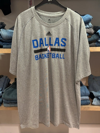 2XL - Adidas Dallas Basketball Graphic T-Shirt