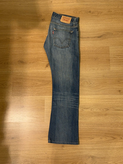 32 X 32 - Levi’s Jeans