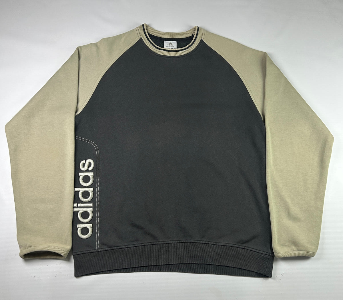 M - Vintage 2000's Adidas Sweatshirt