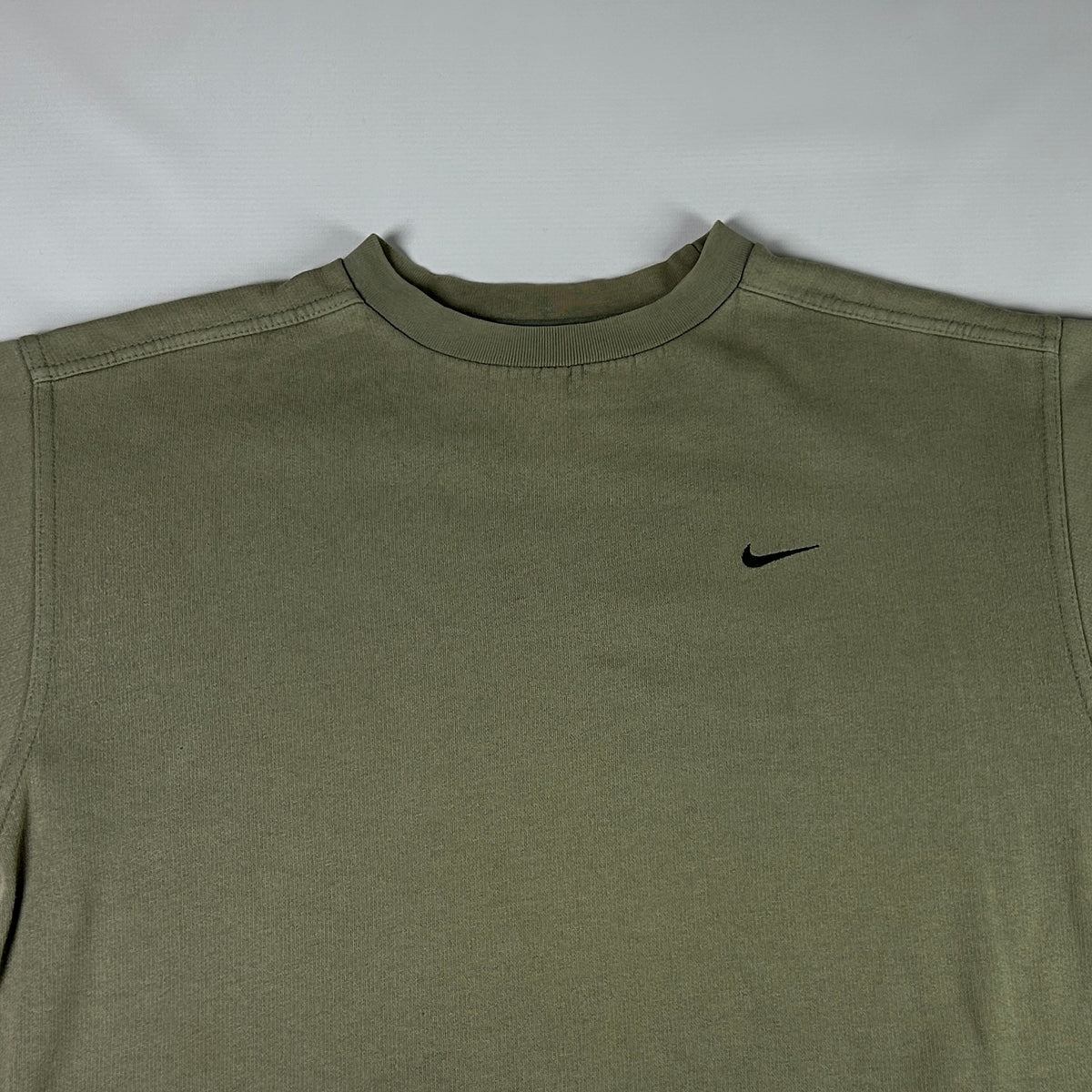 M - 2000's Nike Olive Green Long Sleeve Crewneck T-Shirt