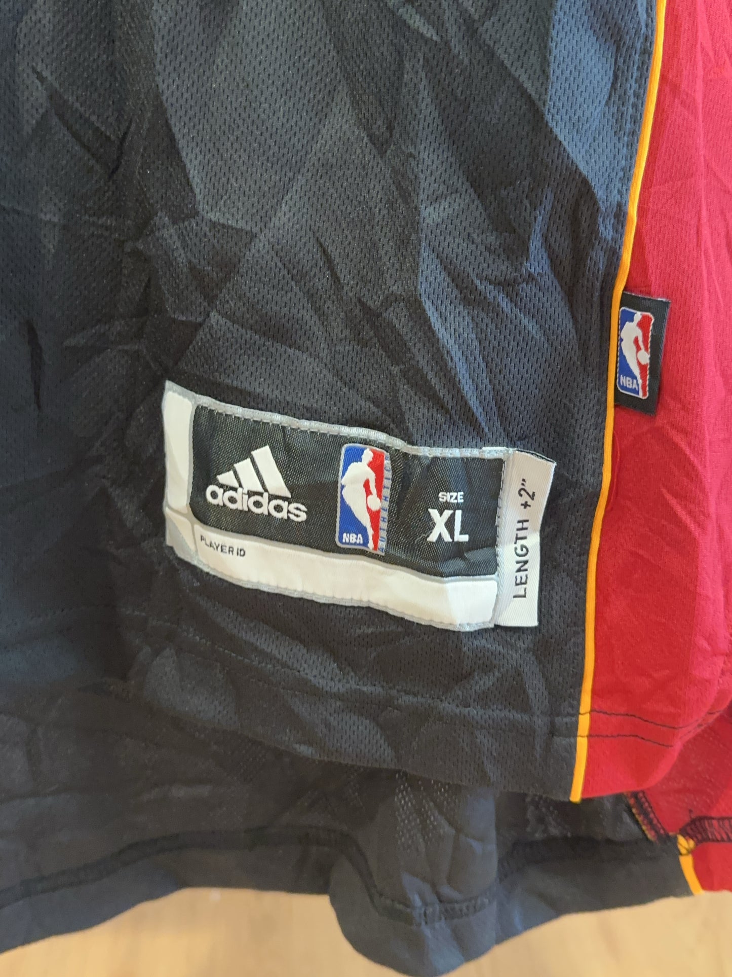 XL - 2006-08 Miami Heat Wade #3 adidas Swingman NBA Jersey (Away)