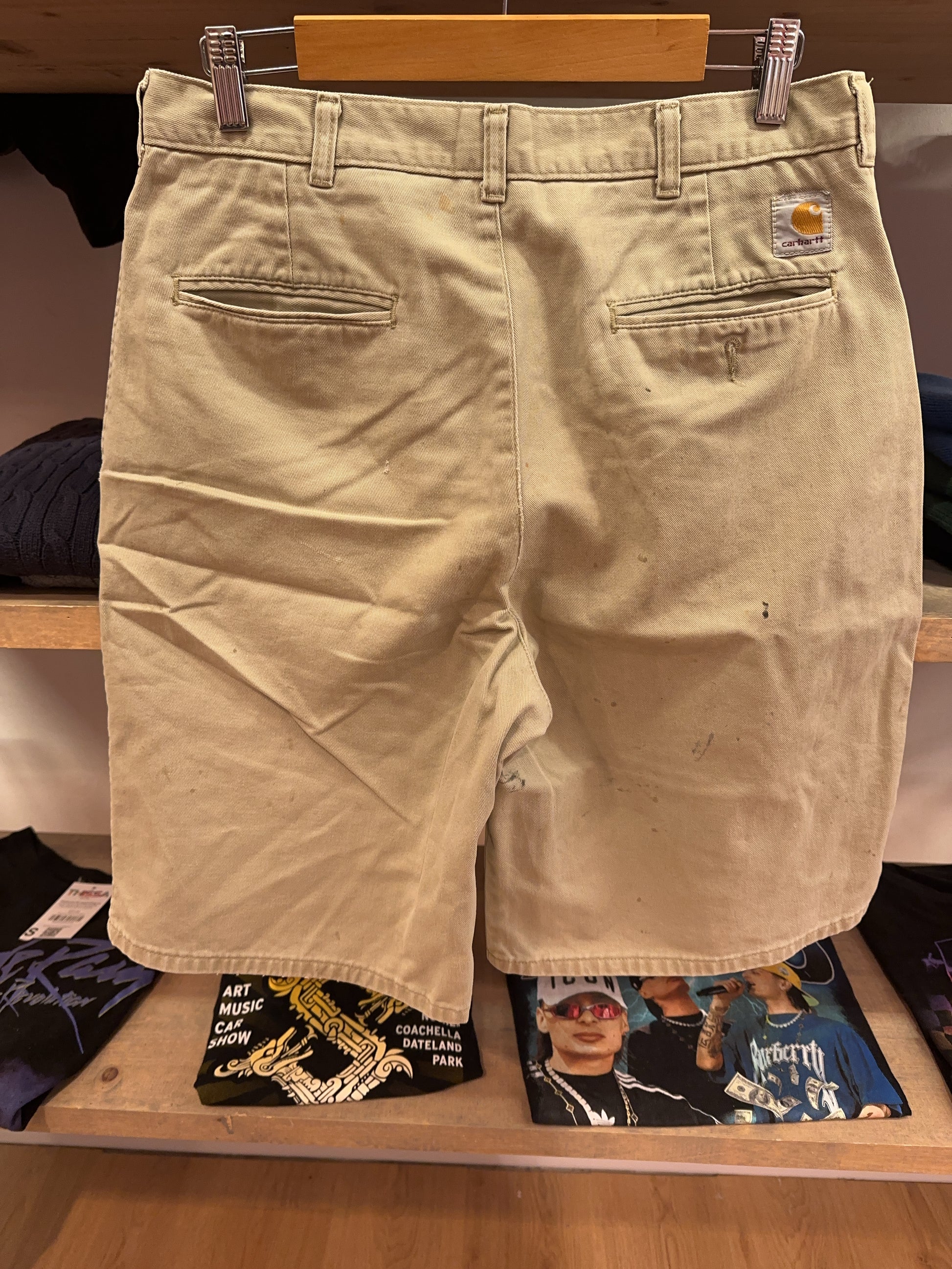 32 - Carhartt Shorts