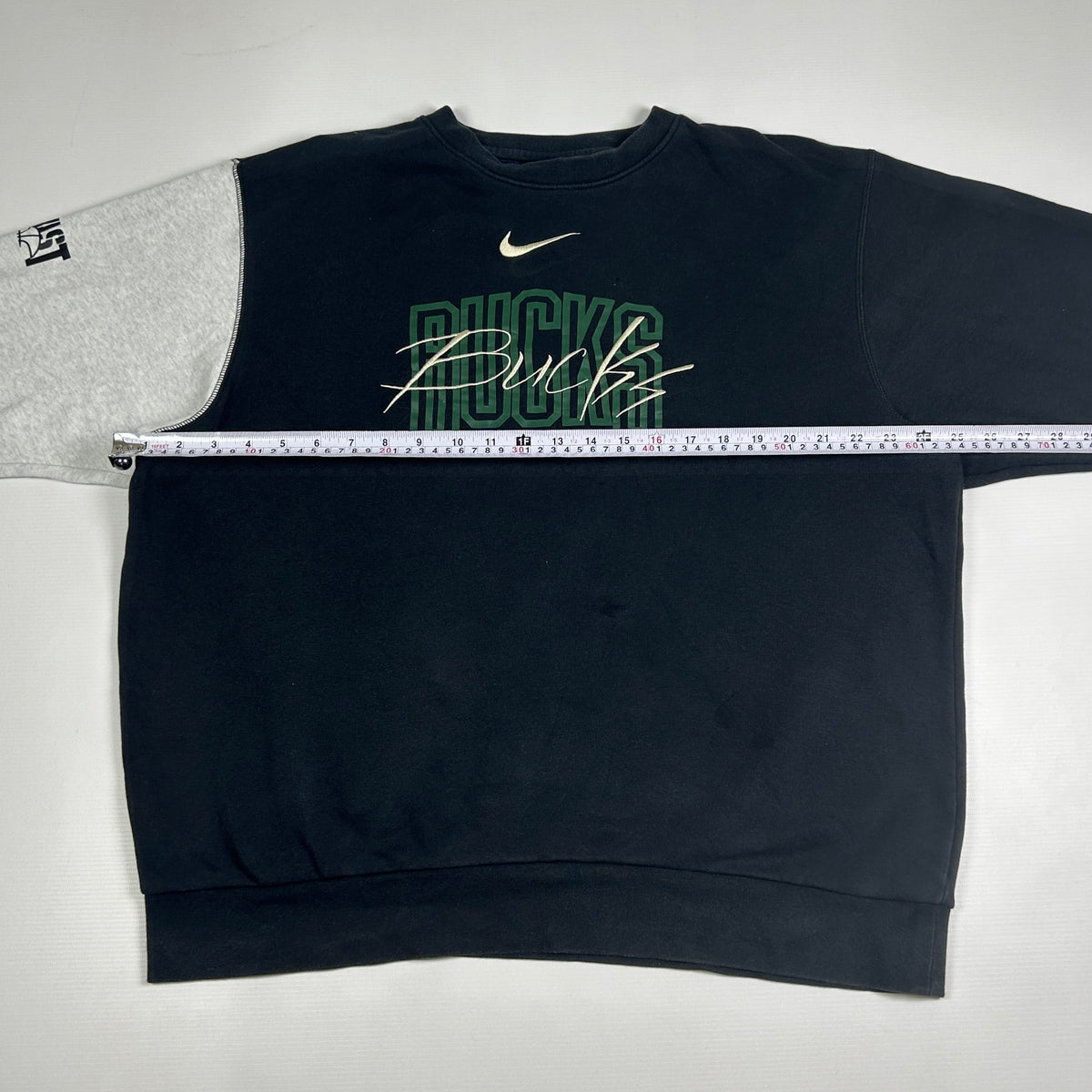 L - 2010's Nike NBA Milwaukee Bucks Crewneck Sweatshirt
