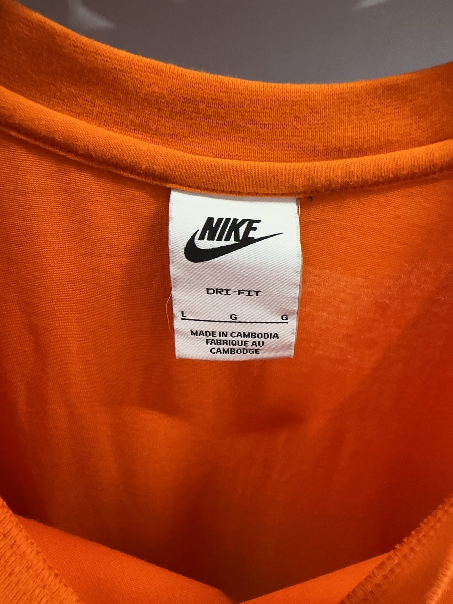 L - Nike T-shirt