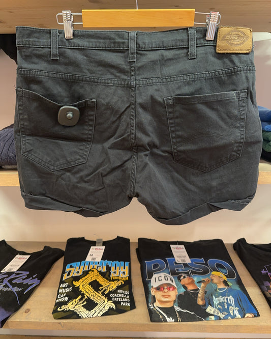 36 - Dickies Shorts
