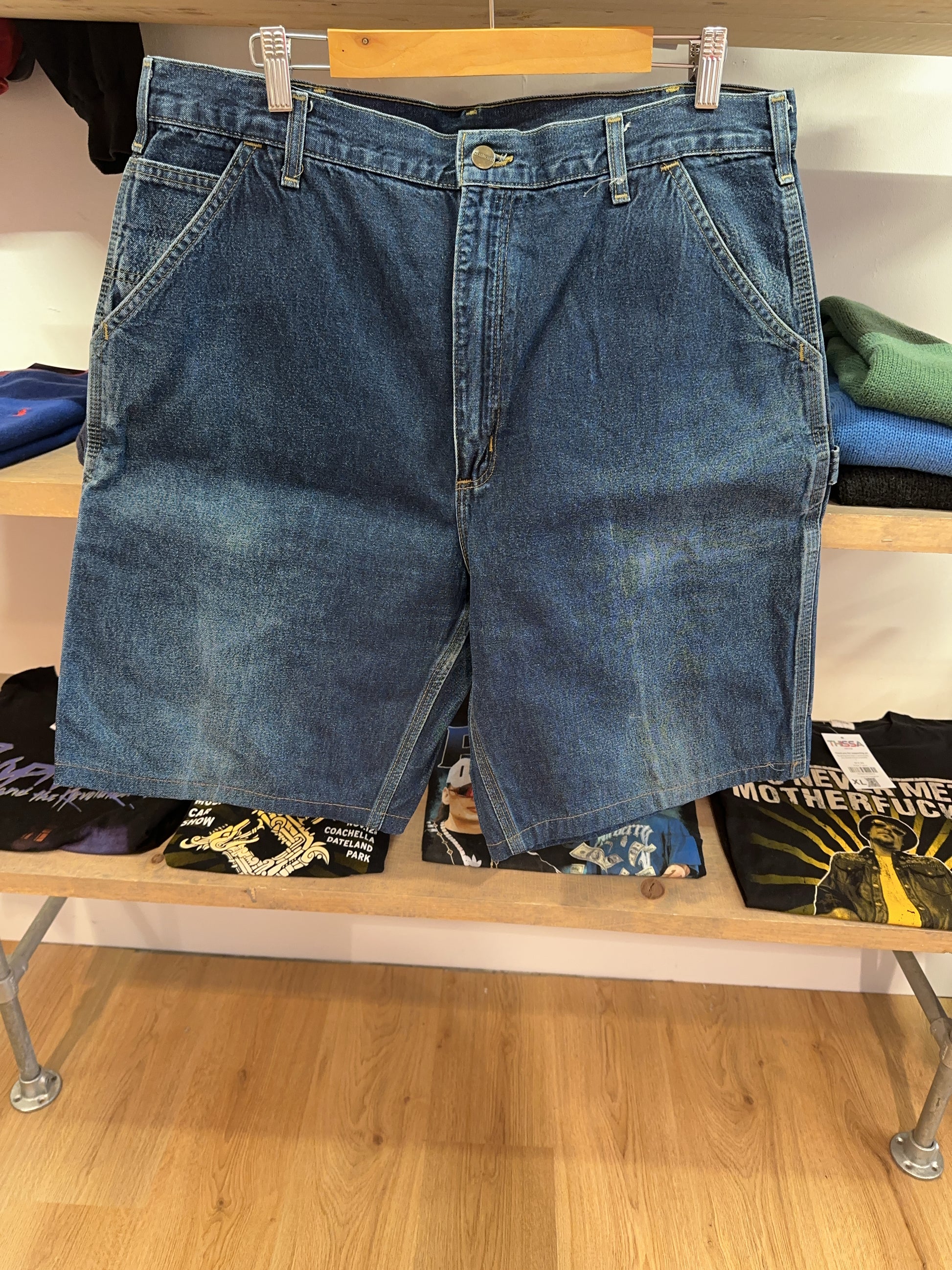 38 - Carhartt Shorts